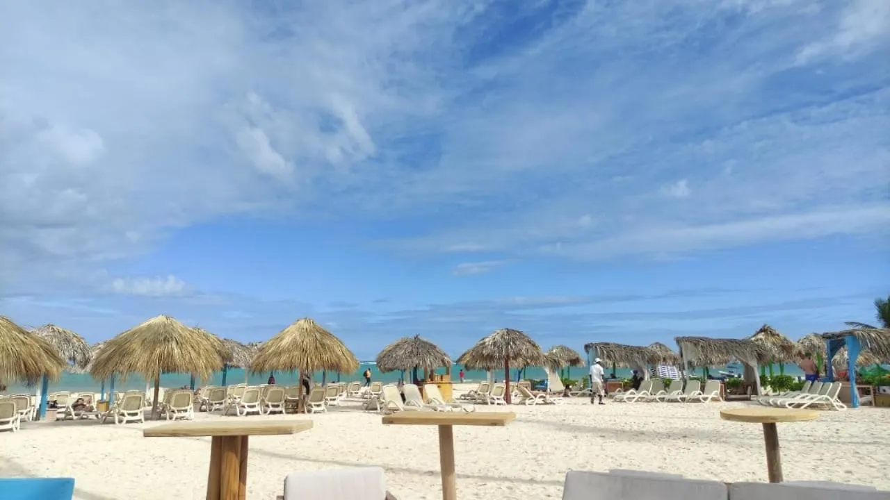 Escapada En Bavaro, Vista Piscina, Playa Los Corales A Solo Pasos Punta Cana República Dominicana